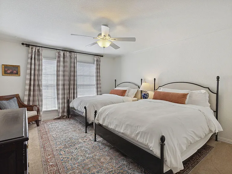 2704 Amherst Ave — Photo 26