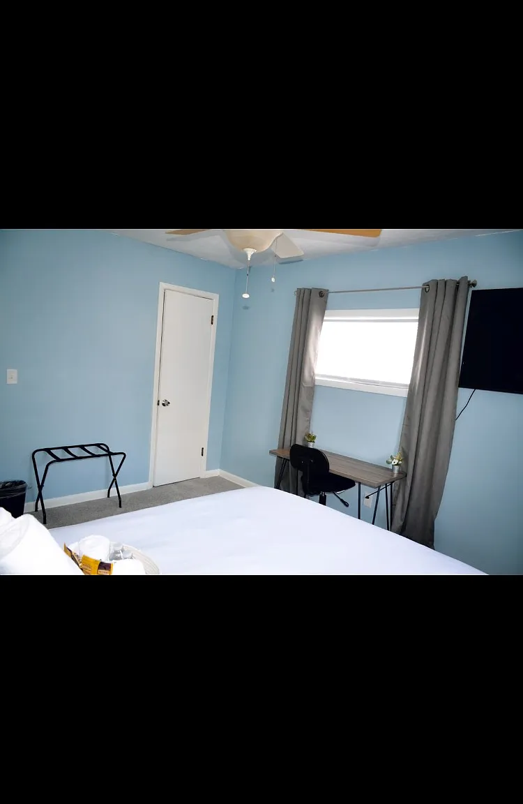 1 bed, 1600 sqft, $550 — Photo 3