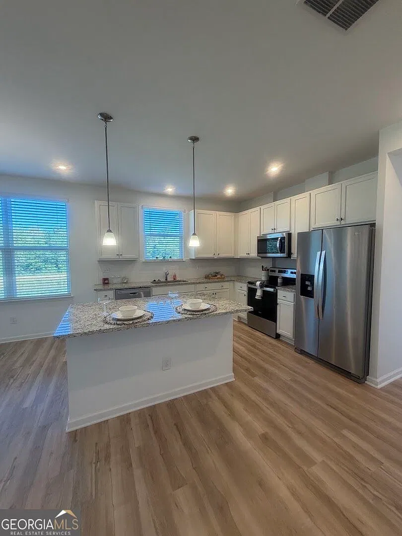 3 bed, 2.0 bath, 1535 sqft, $2,425 — Photo 3