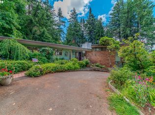 2960 Hillside Dr, Cottage Grove, OR 97424