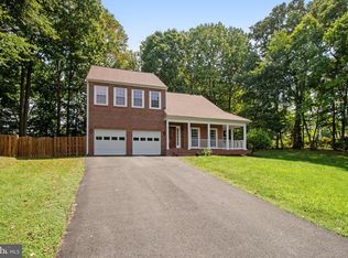 8217 Bayberry Ridge Rd, Fairfax Station, VA 22039