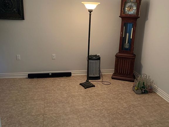 2nd image of 828 Suncrest Dr