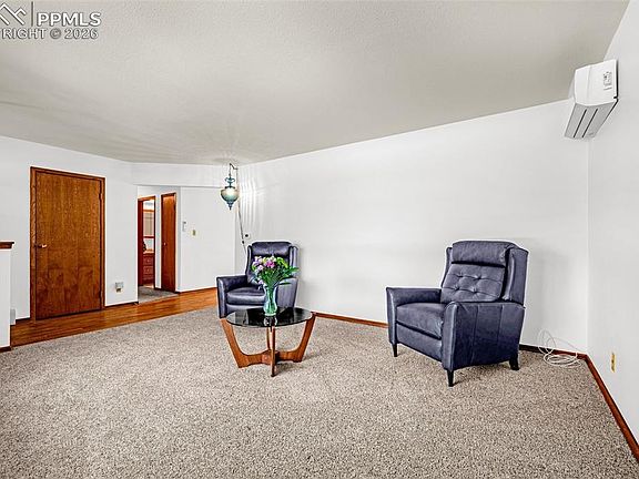 4th image of 6461 Wicklow Cir W