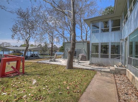 3rd image of 600 Deep Cove Dr