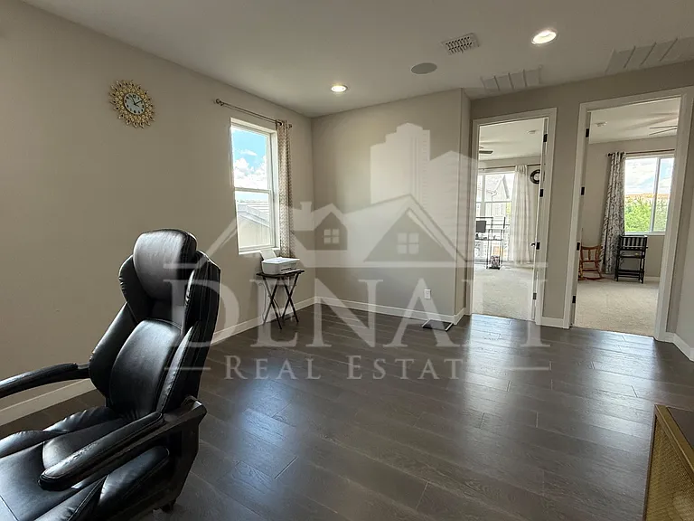 1729 W Myrna Ln — Photo 23