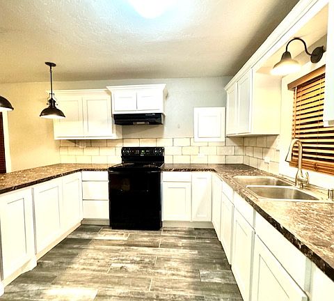 Kitchen with plenty of cabinets