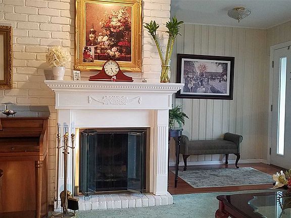 3rd image of 13 Meadow Ln