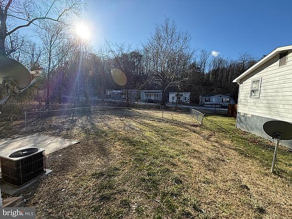 5th image of 558 Martinsburg Rd