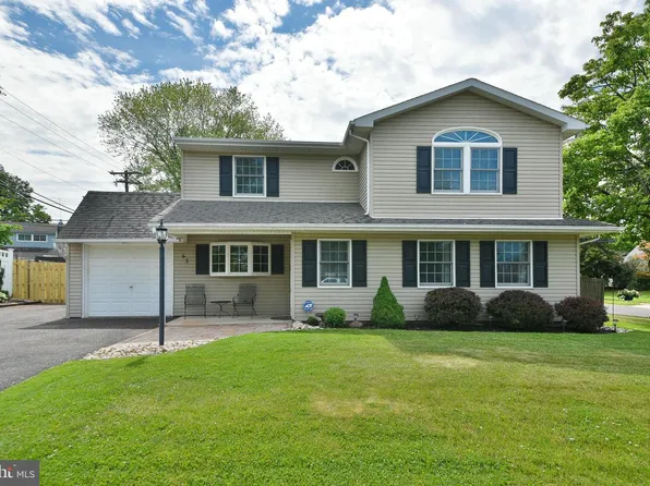 65 Hawk Rd, Levittown, PA 19056
