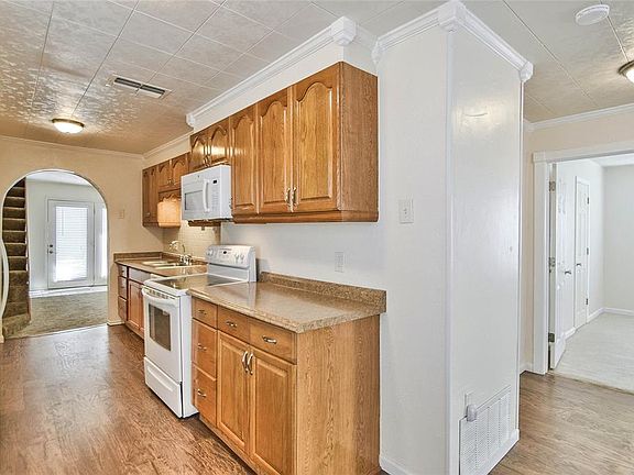 3rd image of 1404 Oliver St