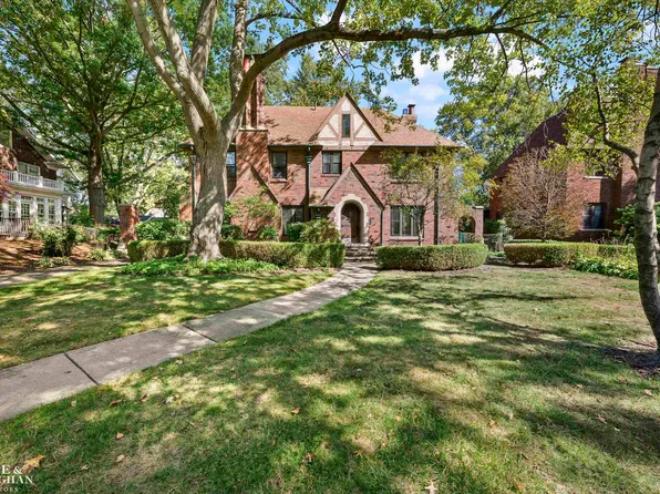 1350 Buckingham Rd, Grosse Pointe Park, MI 48230