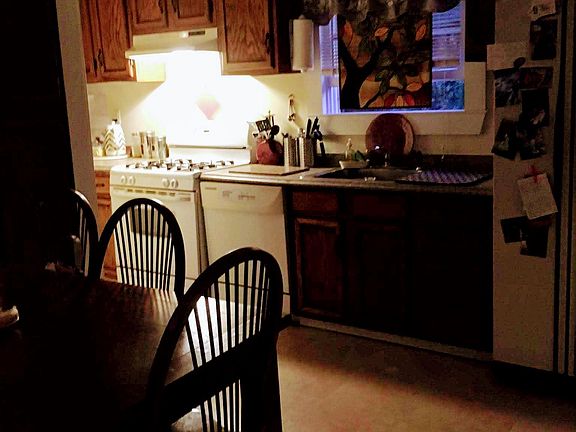 2nd image of 30 Willow Ave
