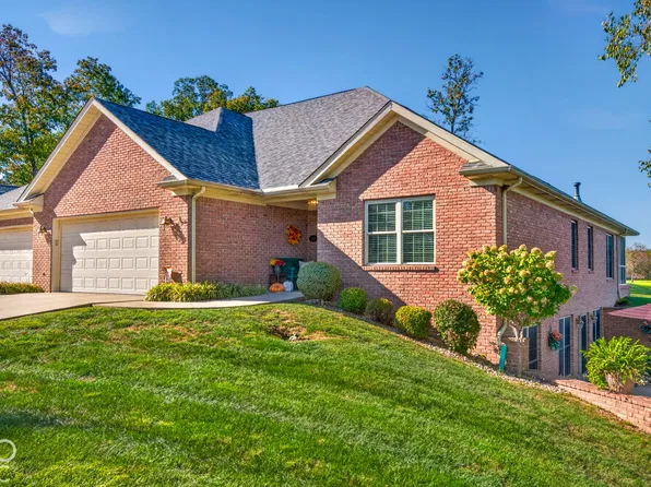 151 Westavia Blvd #17, Scottsburg, IN 47170