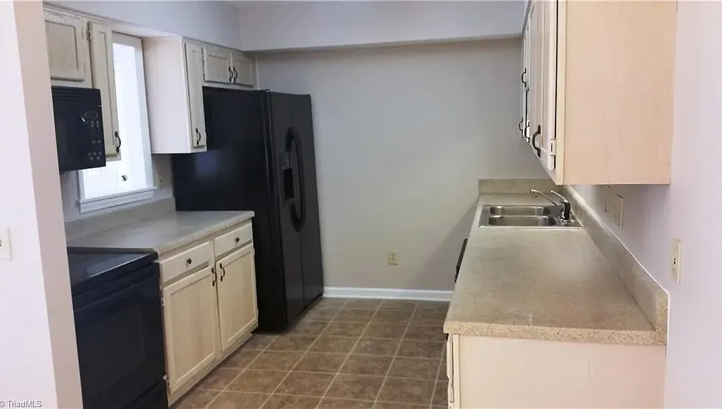 2 bed, 1100 sqft, $1,350 — Photo 3