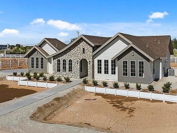 2nd image of 2313 Tierra Fabian Pl