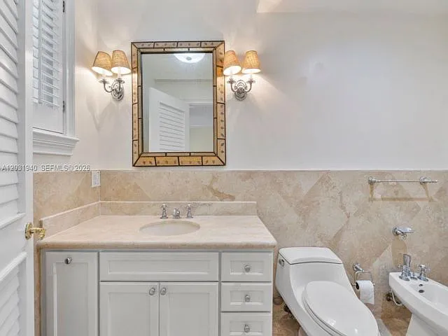 1037 Alfonso Ave — Photo 5