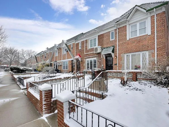 8251 61st Rd, Middle Village, NY 11379