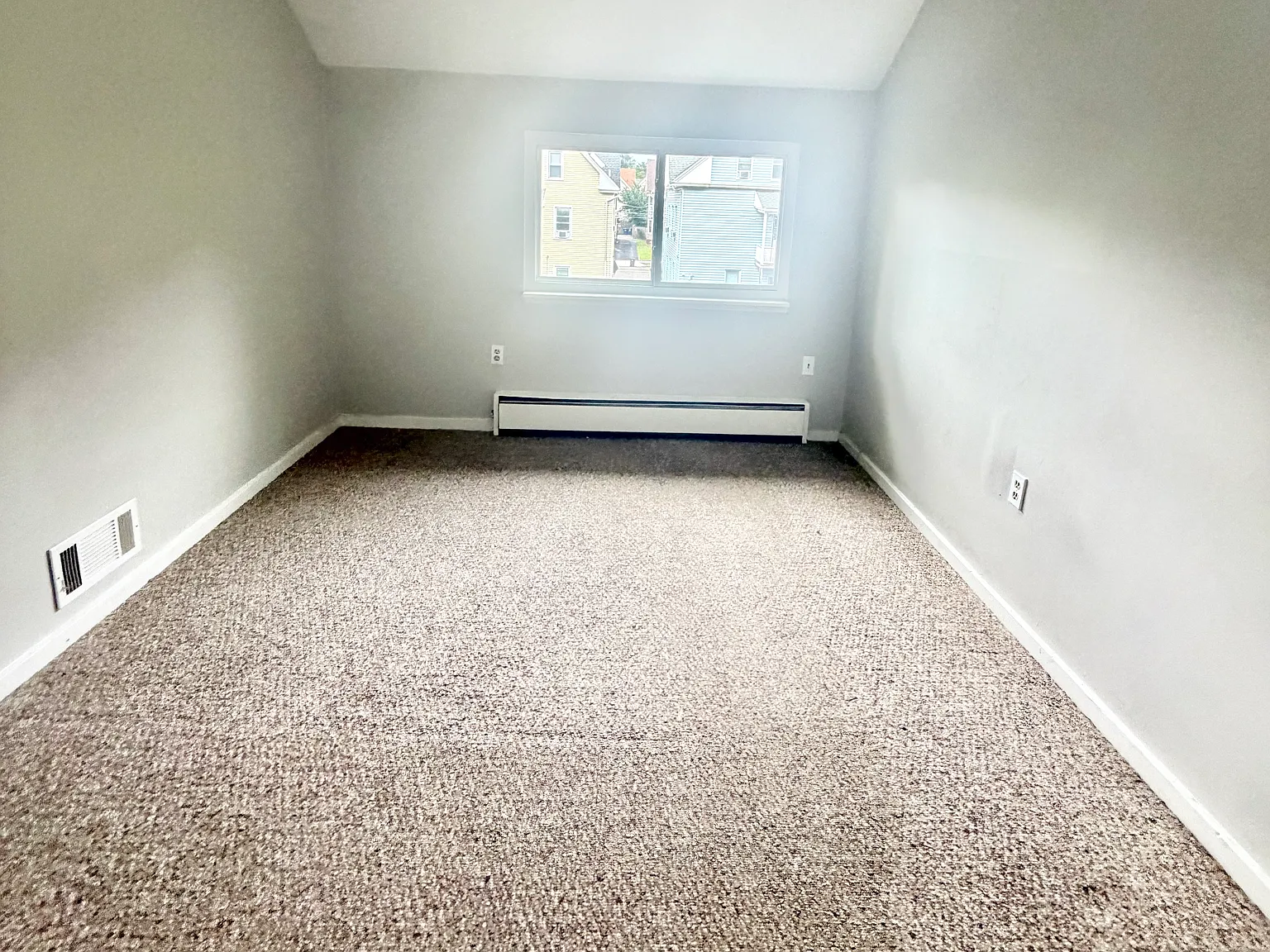 2 bed, 900 sqft, $1,500 — Photo 3