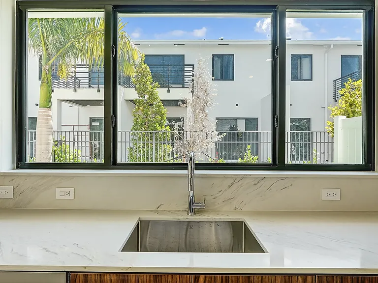 4420 SW 32nd Ave — Photo 11