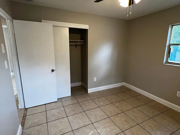 3015 Leon Ave — Photo 9