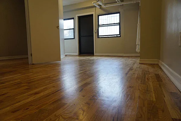 Rented by Space Link Realty | media 4