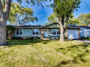 328 Dorchester Ln, Elk Grove Village, IL 60007