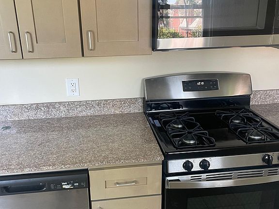 2nd image of 2032 Park Ave APT 6
