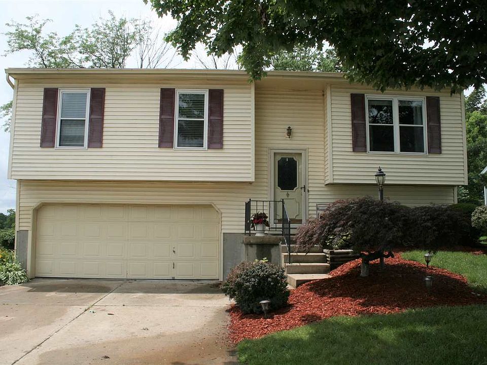 1st image of 34 Meadow Wood Dr