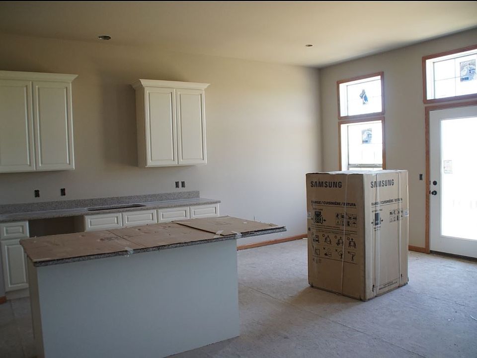 2nd image of 697 Biscayne Pl