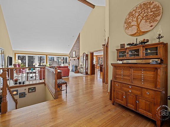 5th image of 32W225 Pratt Rd