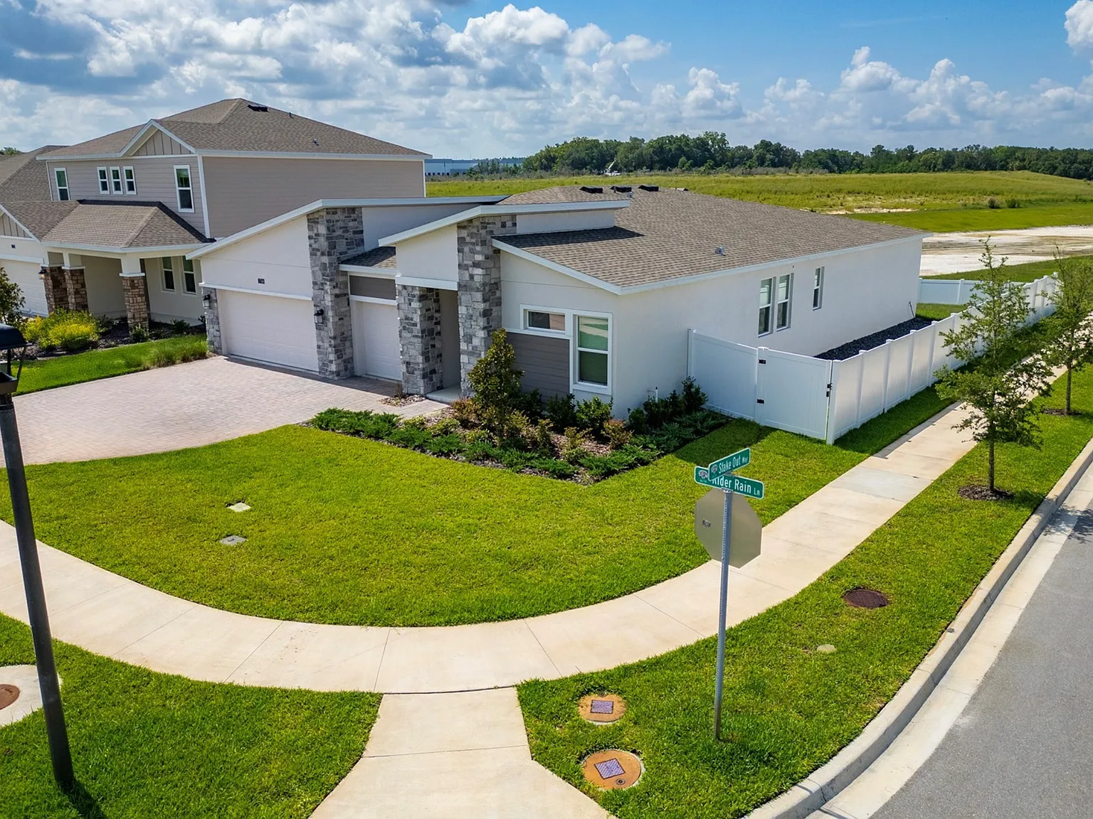 4 bed, 2532 sqft, $3,495 — Photo 3