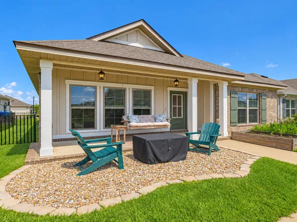 8965 Gumwood St, Milton, FL 32583
