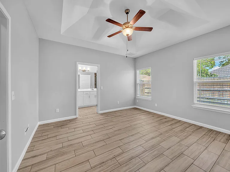 125 Fernwood St — Photo 17