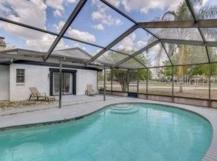 920 Lakeview Dr, Wimauma, FL 33598