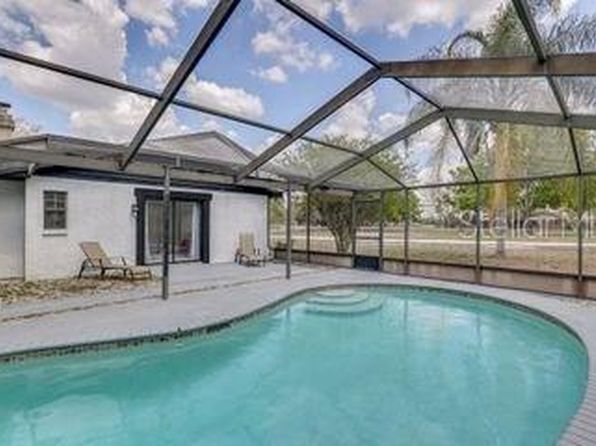 920 Lakeview Dr