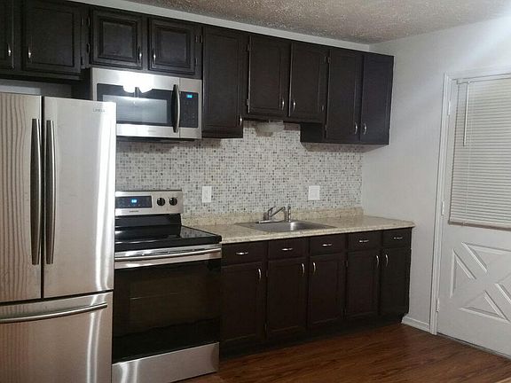 4th image of 9533 Jasmine Dr