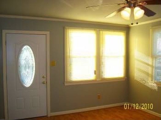 Entry Room - Den