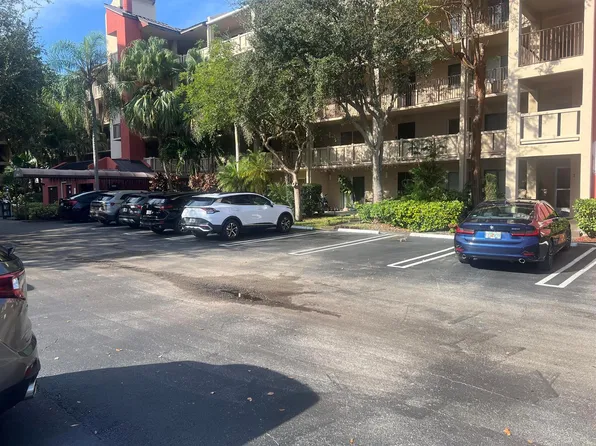 2208 S Cypress Bend Dr APT 106, Pompano Beach, FL 33069