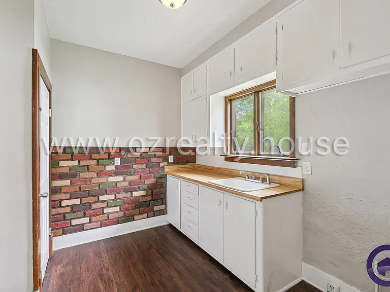 2027 Berkshire Pl — Photo 9