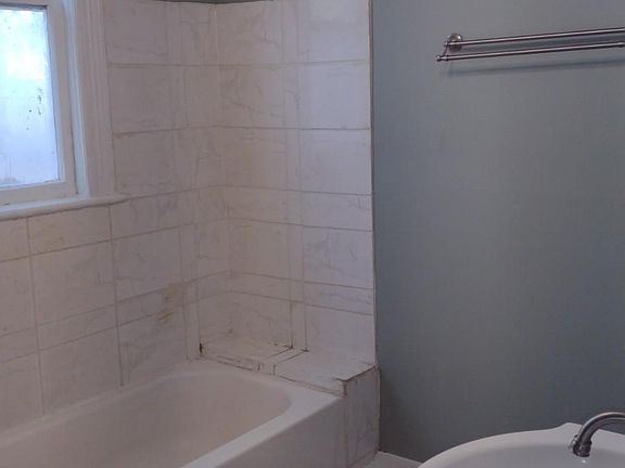 5th image of 808 Walker Ave APT A