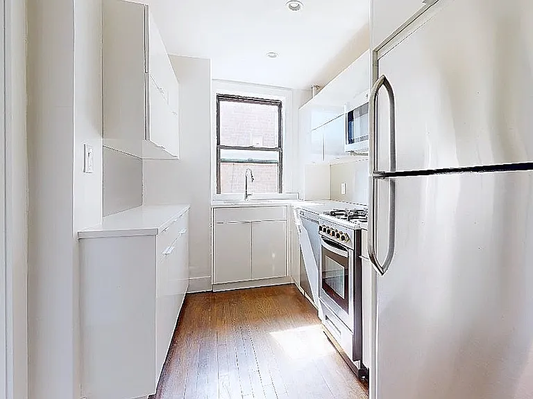2504 44th St #7 — Photo 5