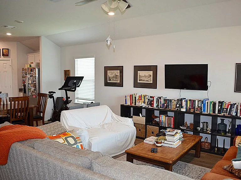 2477 Bee Creek Dr — Photo 8