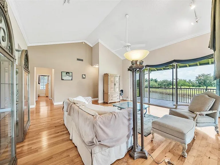 7644 Elmridge Dr — Photo 9