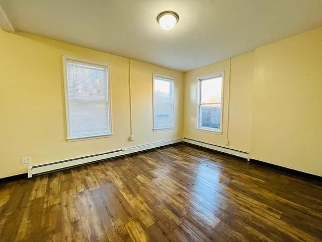 3 bed, 1000 sqft, $2,300 — Photo 4
