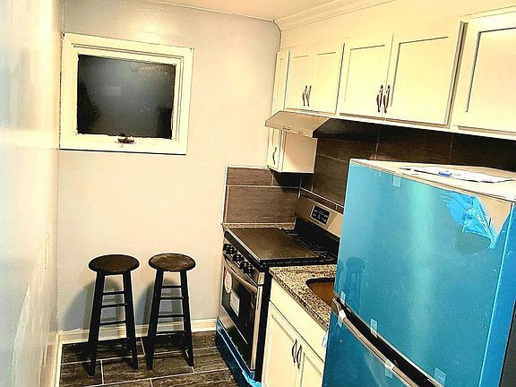 3rd image of 33 Wellington Ave Unit 2