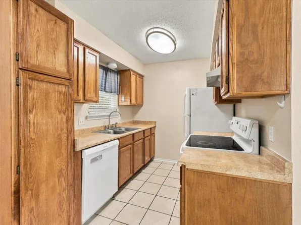 403 N 7th St APT D, Midlothian, TX 76065
