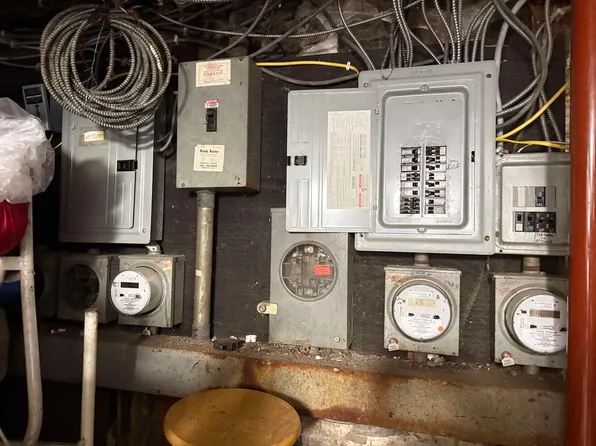 1309 Summit Avenue image 11 of 31