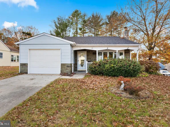 1 New Castle Dr, Southampton, NJ 08088