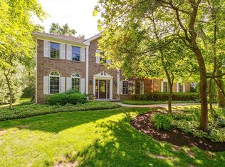 2145 Kenton Ln, Libertyville, IL 60048