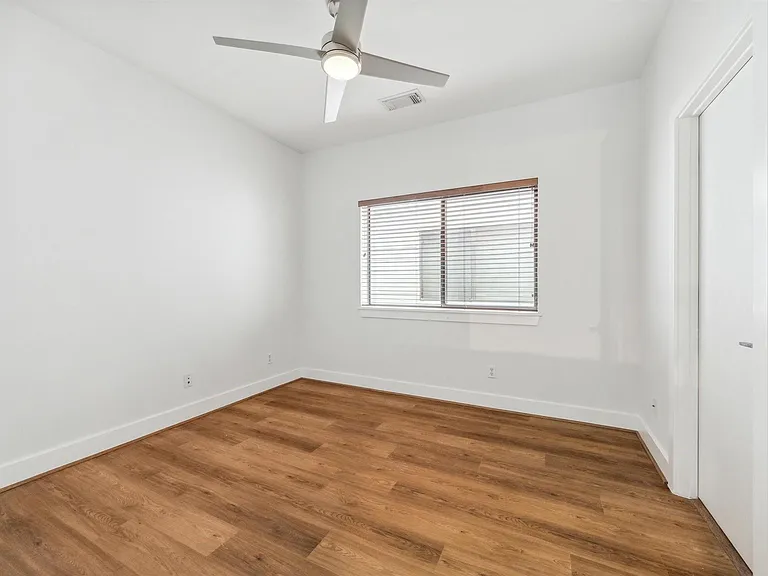 4427 Eigel St — Photo 16